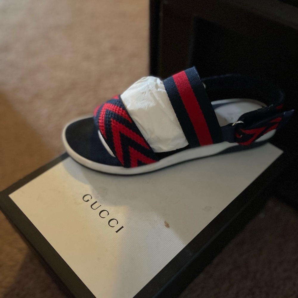 Only worn once Gucci sandals